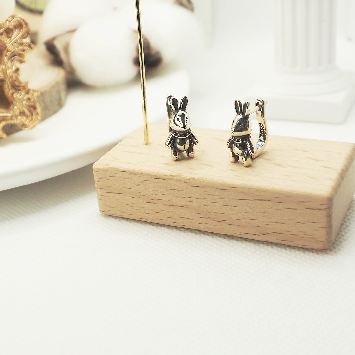 Moivita Vintage Happy Bunny Sterling Earrings - Adorable a Perfect Season's Gift