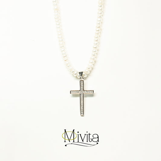 Collier de perles Moivita Nature avec croix en argent - Un symbole de foi et d'élégance