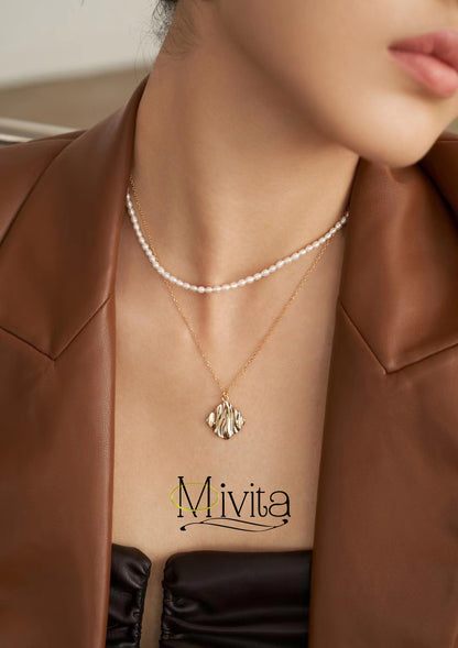 Moivita Pearl Necklace - A Gentle Fusion of Freshwater Pearls and Chic Metal Elements