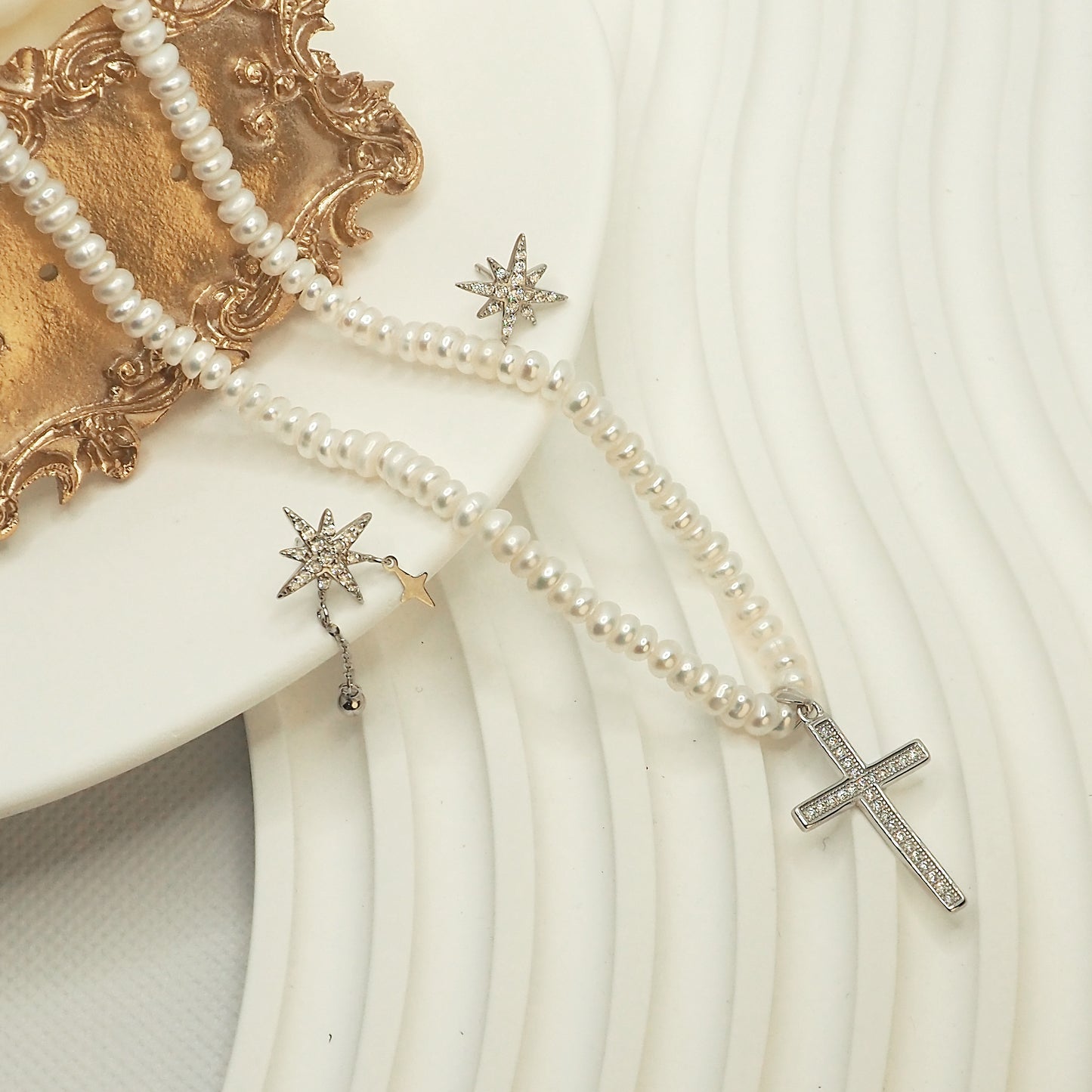 Moivita Nature Pearl Necklace with Silver Cross - A Symbol of Faith and Elegance