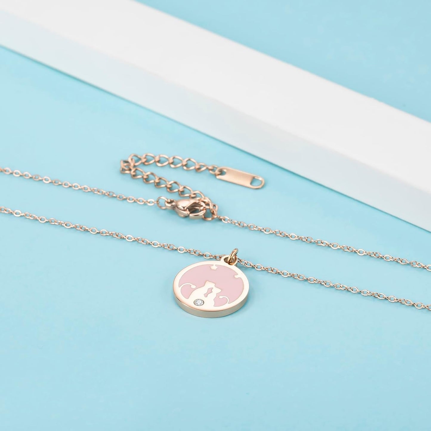 Moivita Adorable Cat Couple Necklace - Pink Round Pendant with Diamond Inlay, Ideal Valentine's Day Gift for Her